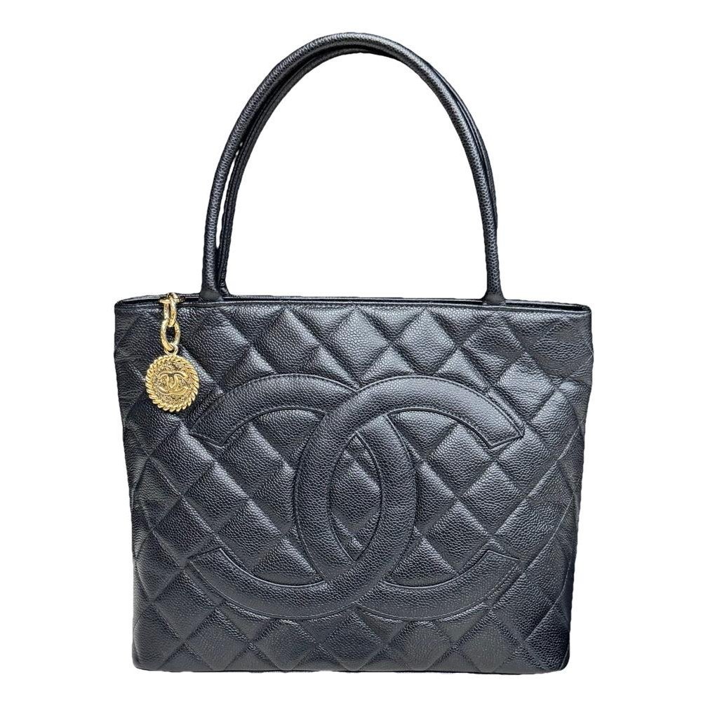 Médaillon leather handbag