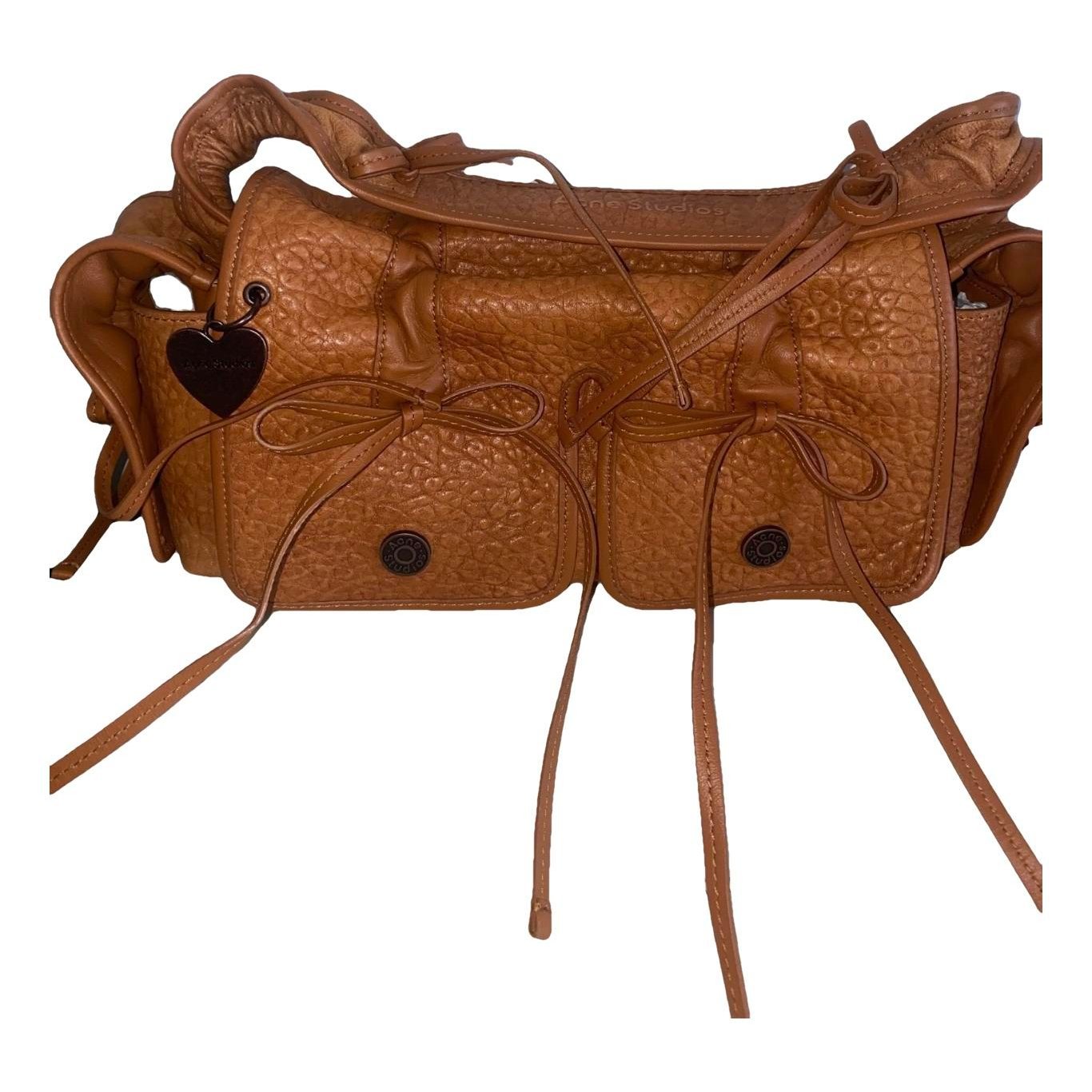 Multipocket leather handbag