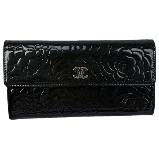 Patent leather handbag