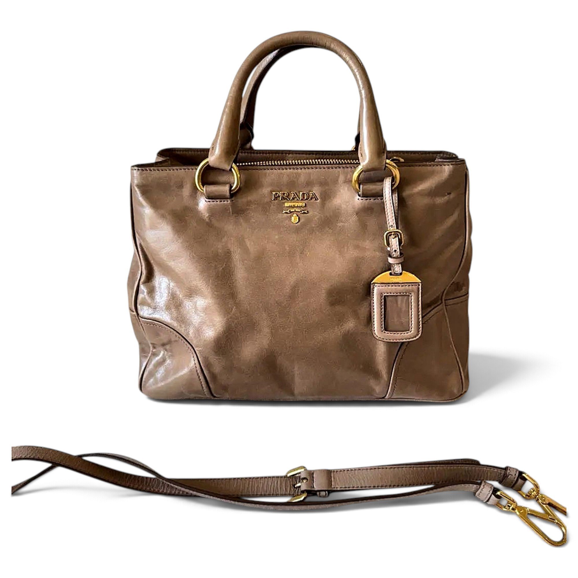 Monochrome leather handbag