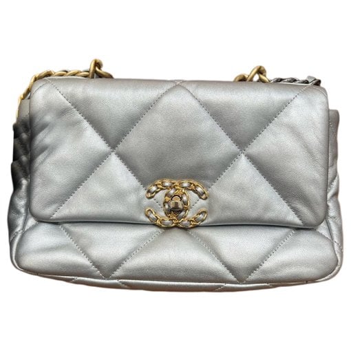 Chanel 19 leather handbag