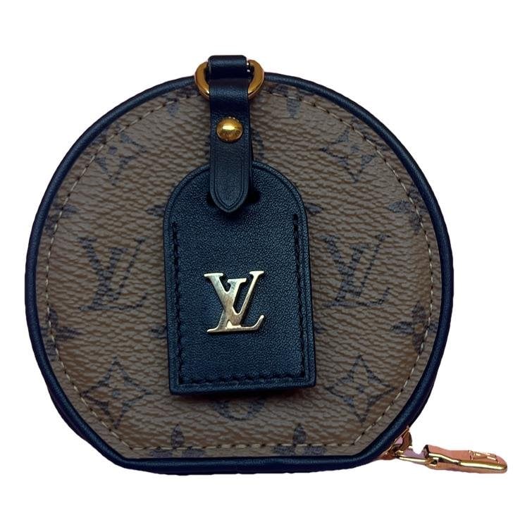 Louis Vuitton Leather clutch bag