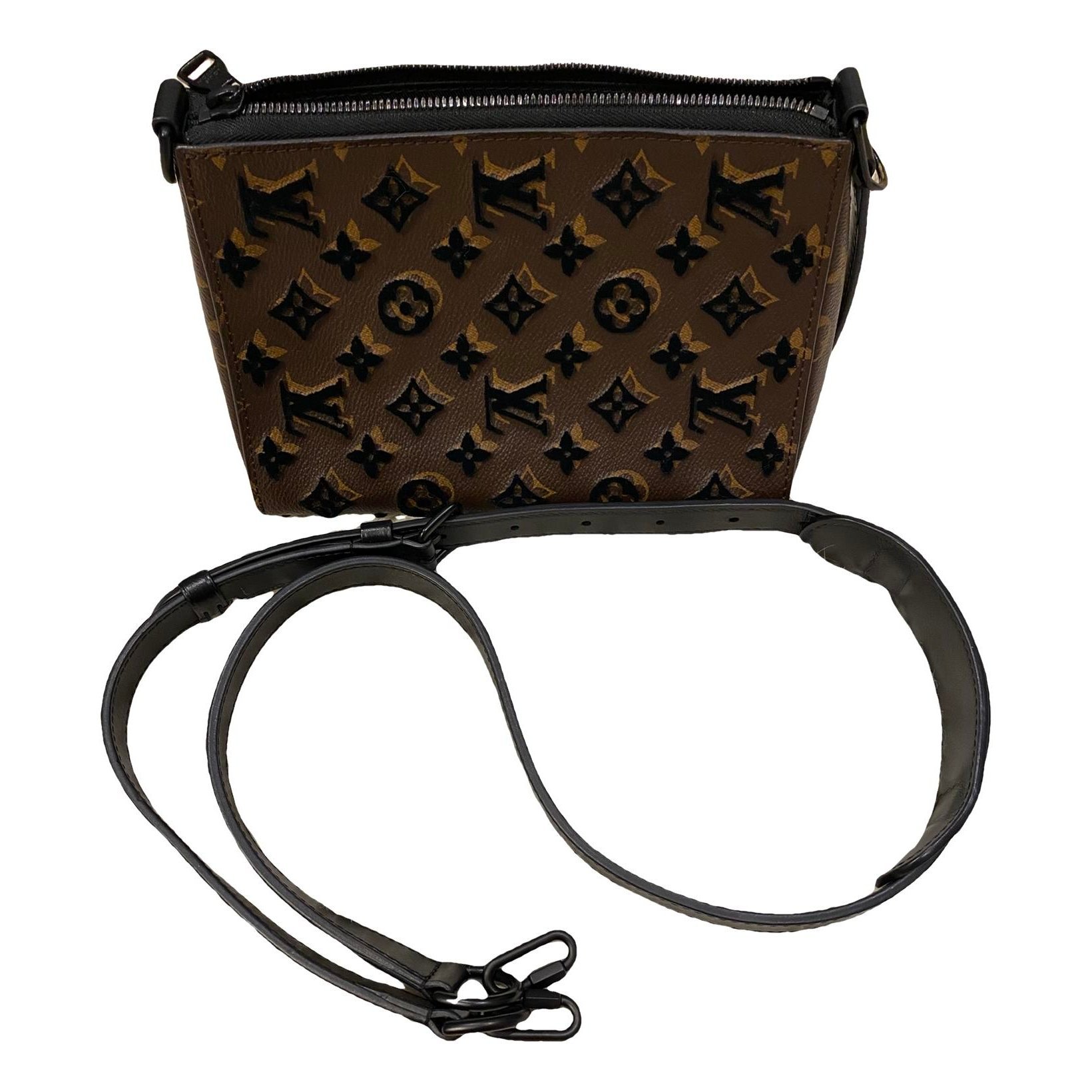 Triangle leather handbag