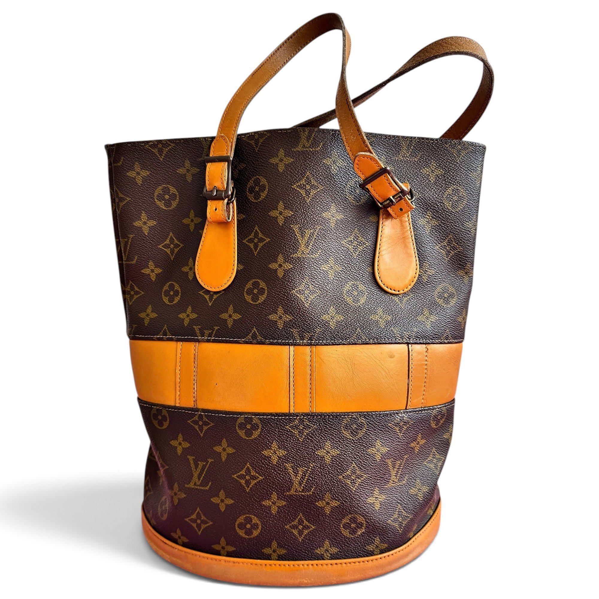 Bucket leather tote