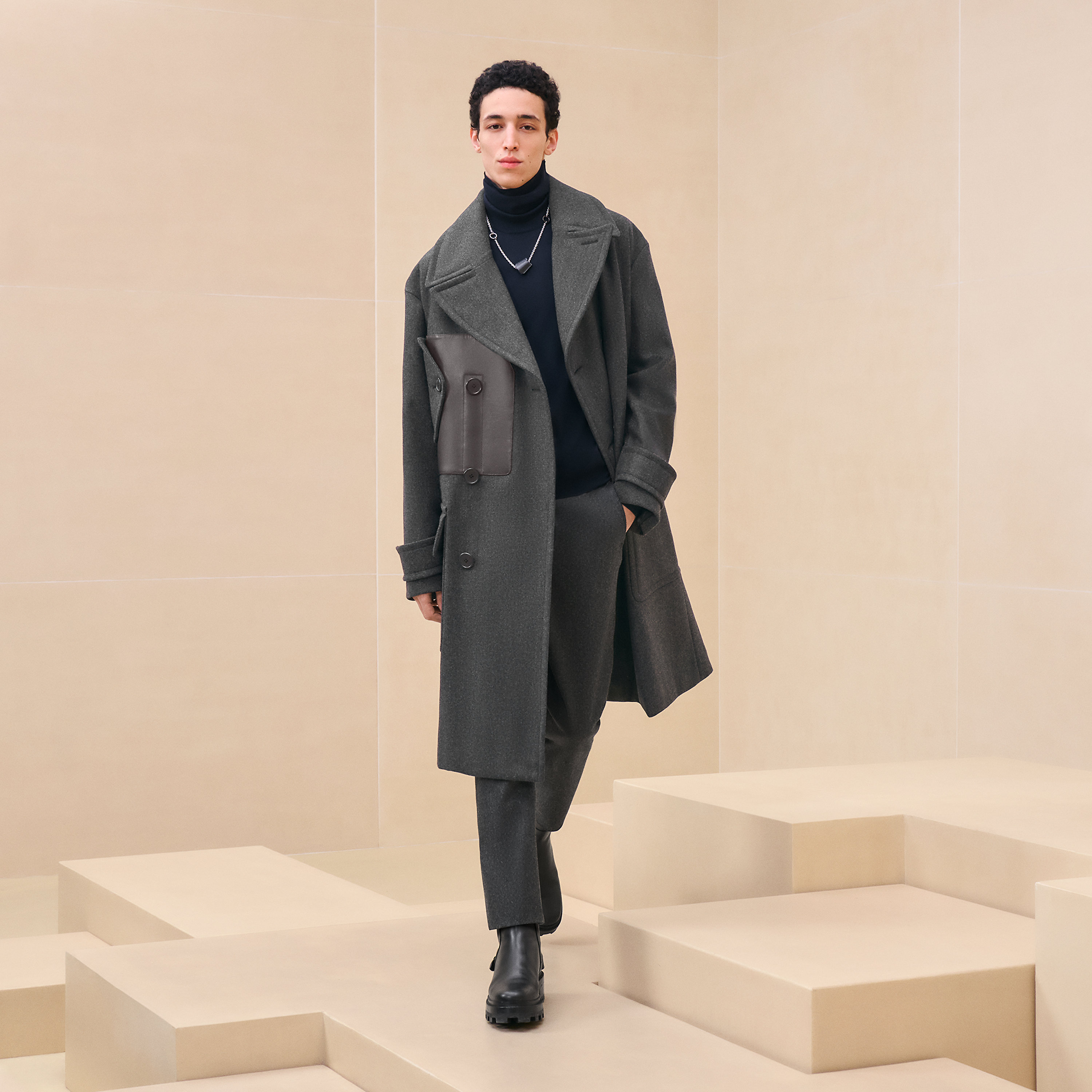 Voyage coat with leather details