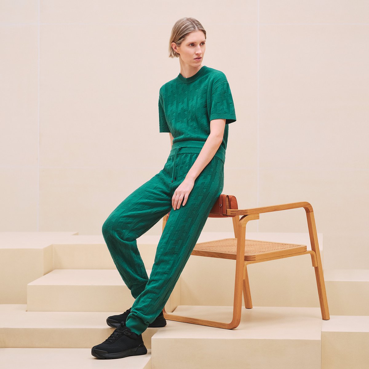 "H" jogging pants