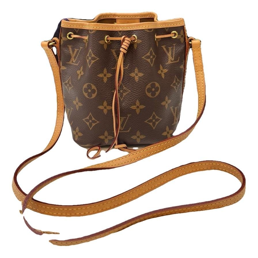Nano Noé leather handbag