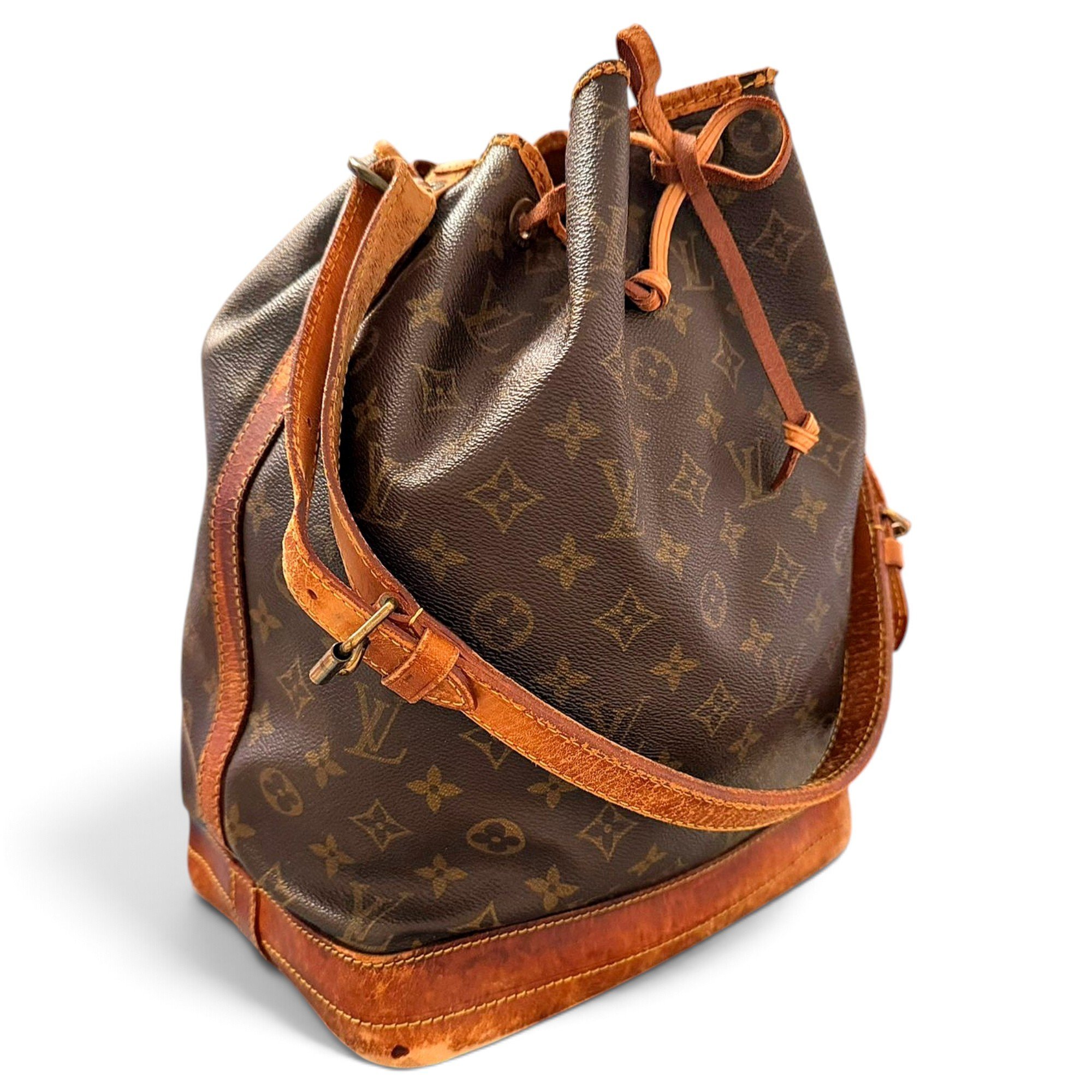 Noé leather handbag