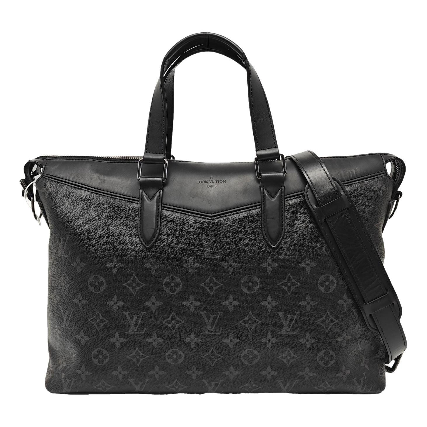 Explorer plissé leather handbag