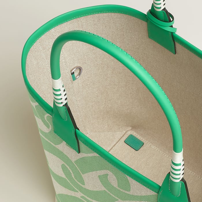Steeple 28 Bag