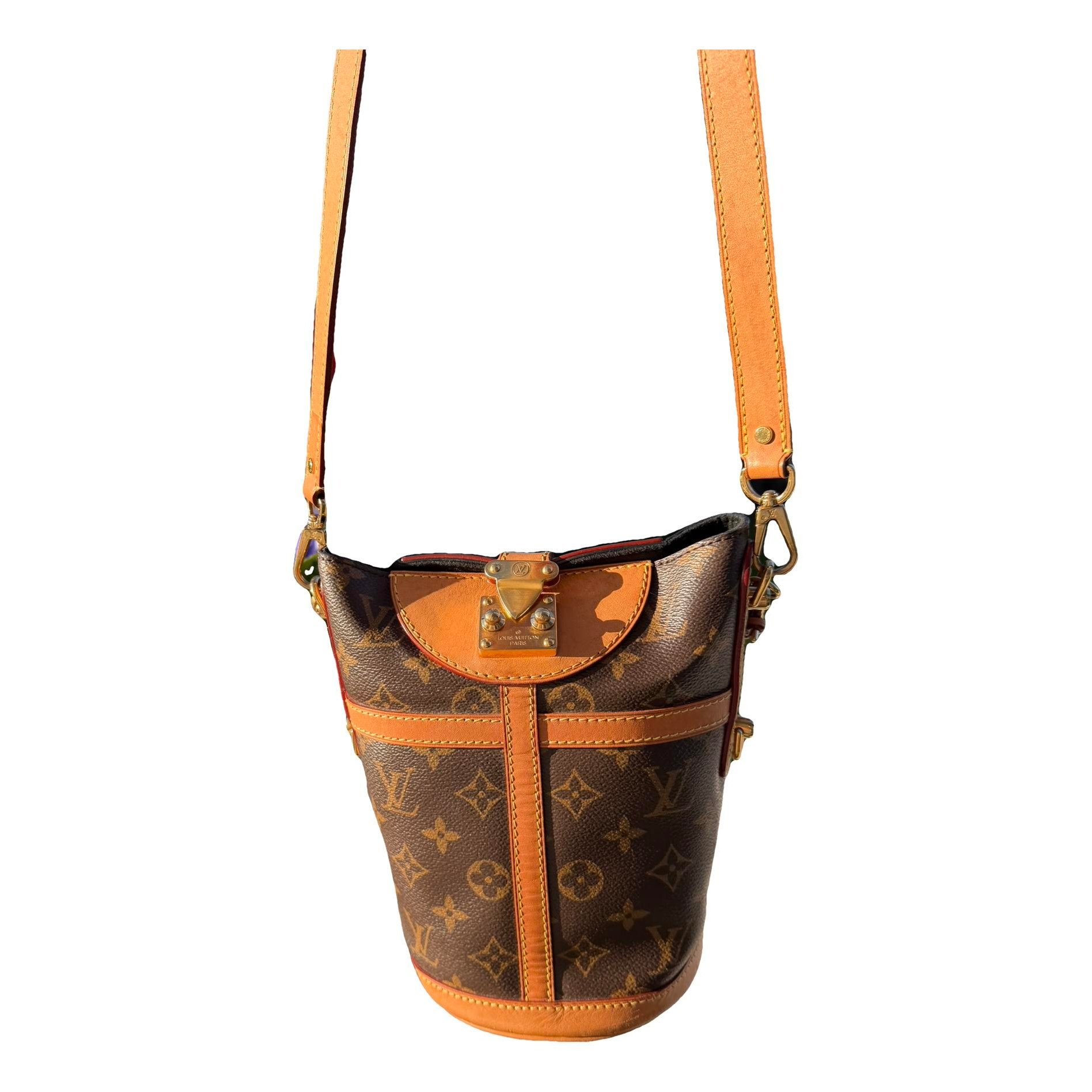 Duffle leather handbag