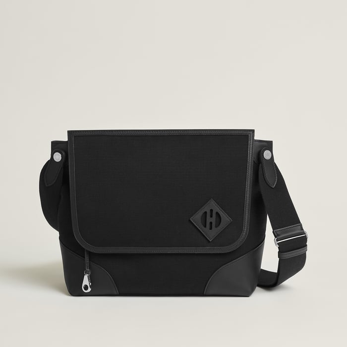 Noir Allback Messenger Bag