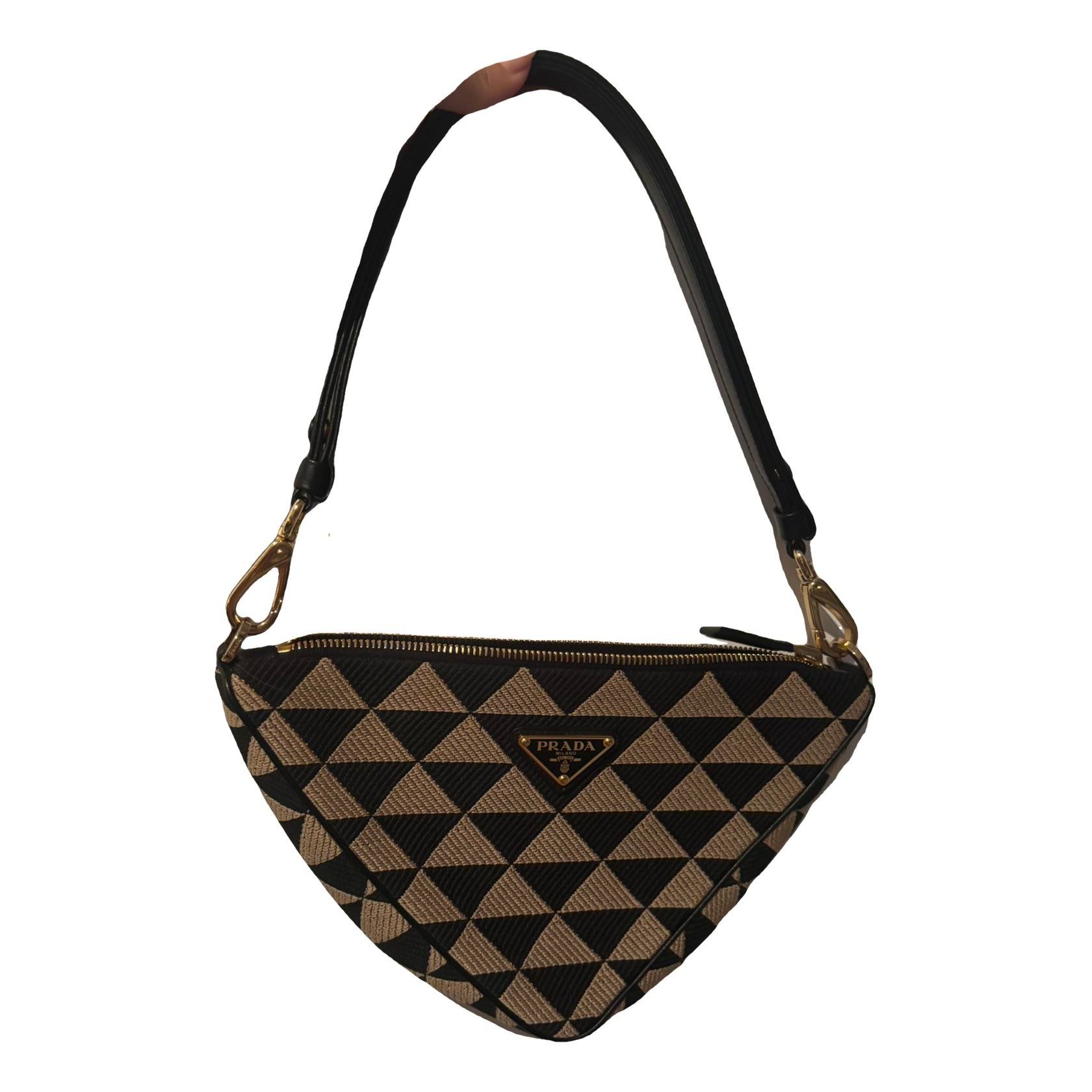Triangle cloth clutch bag