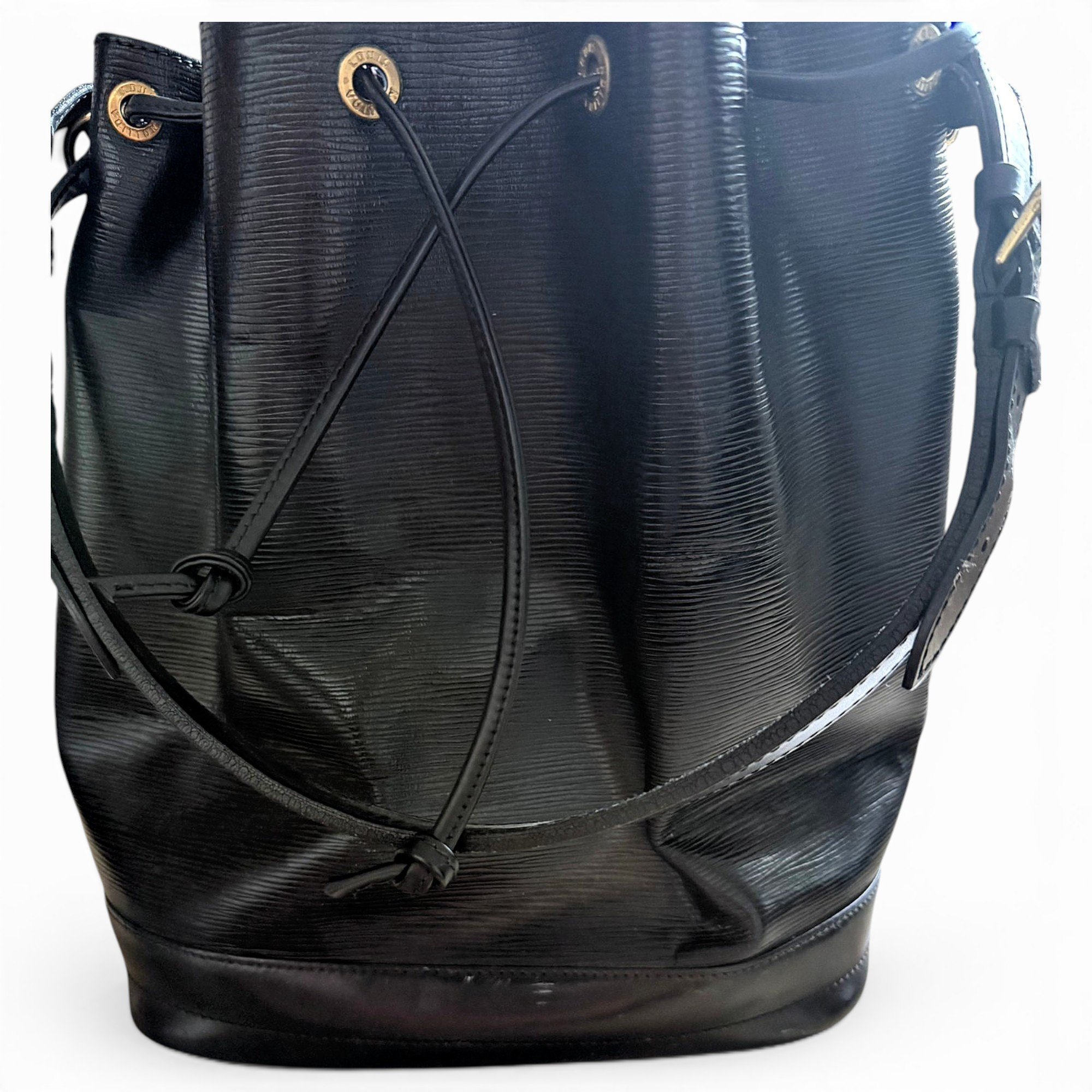 Noé leather handbag
