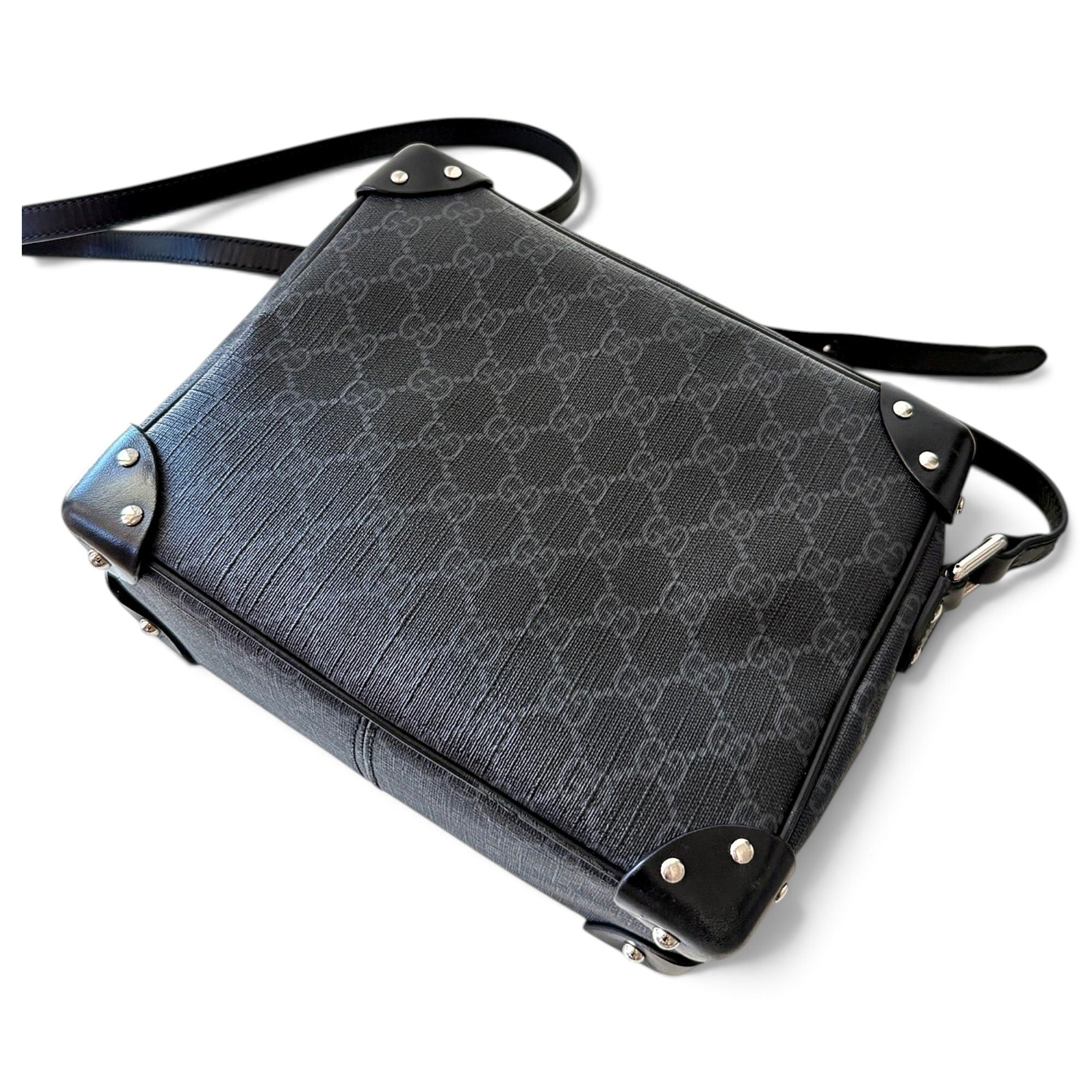Globe-Trotter cloth bag