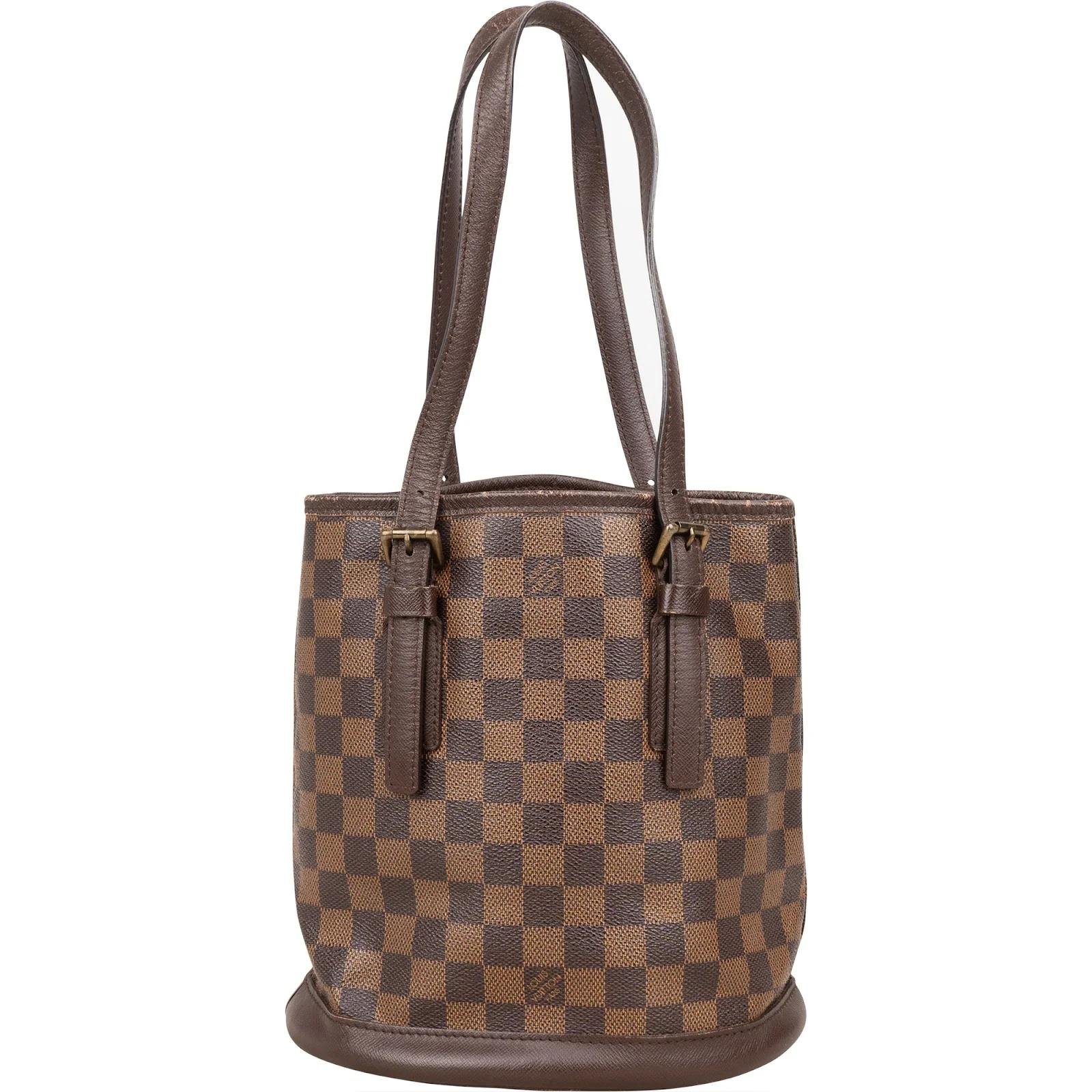 Bucket leather handbag