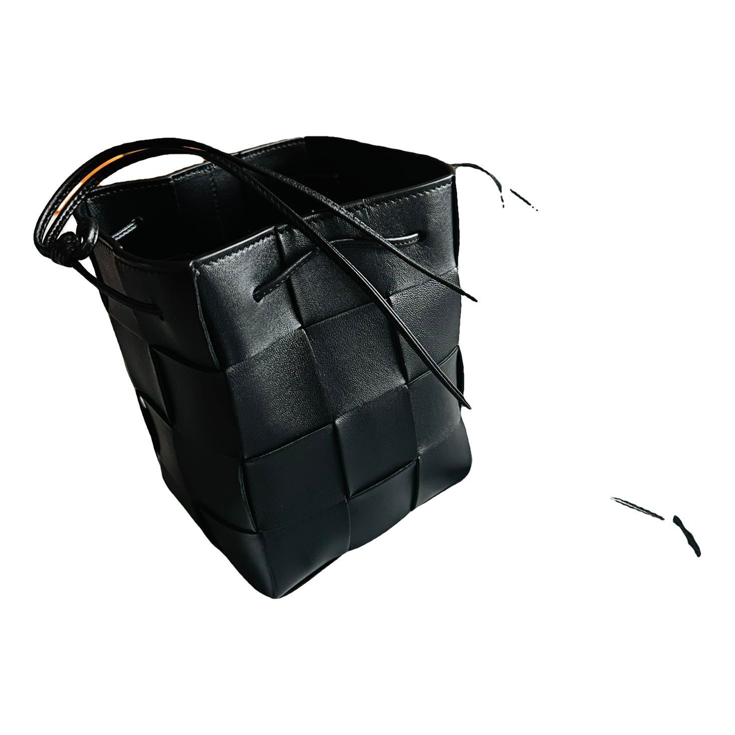 Cassette Bucket leather handbag
