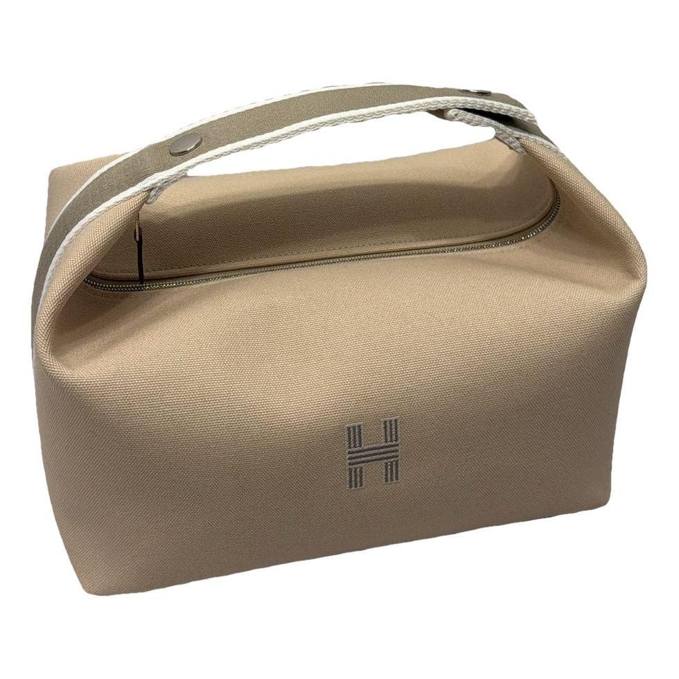 Bride à brac vanity case