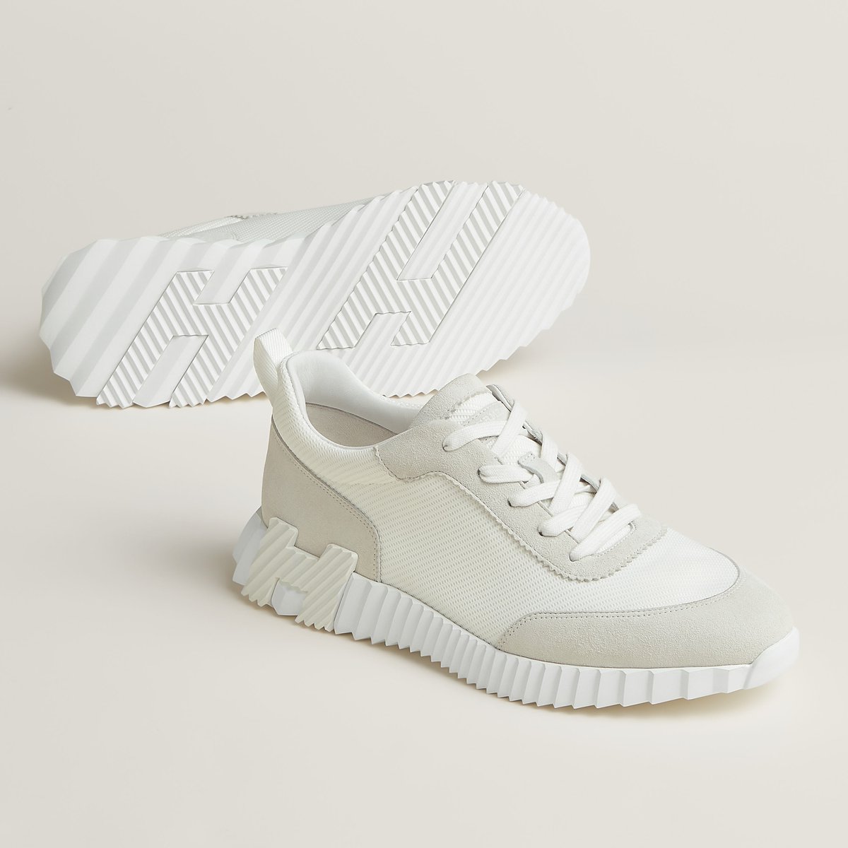 Sneakers Bouncing