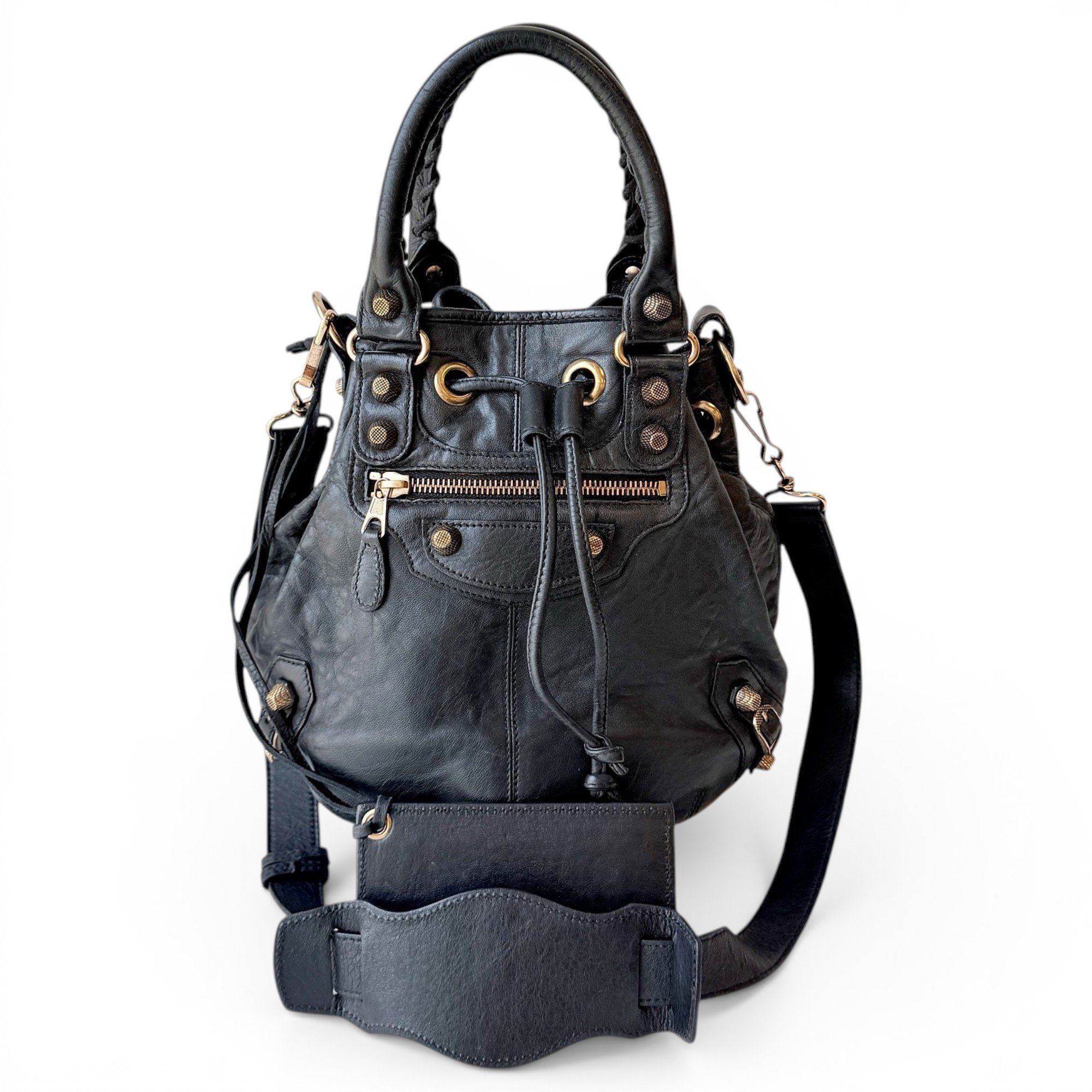 Pompon leather handbag