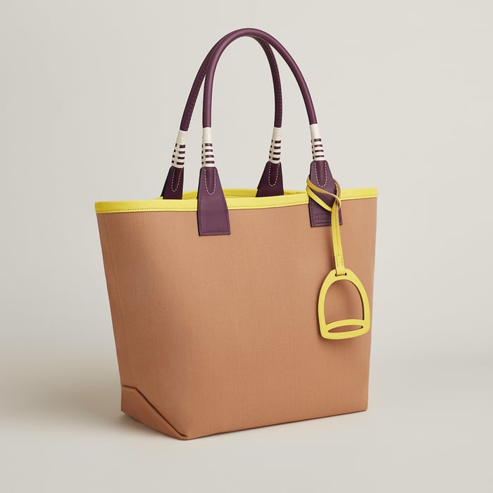 Steeple 28 Bag