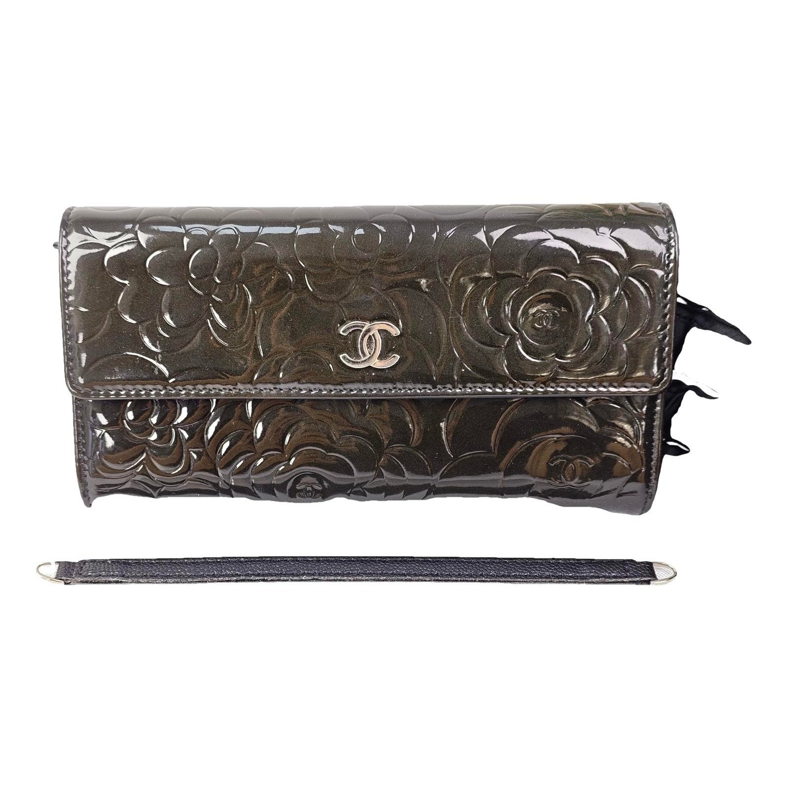 Patent leather handbag