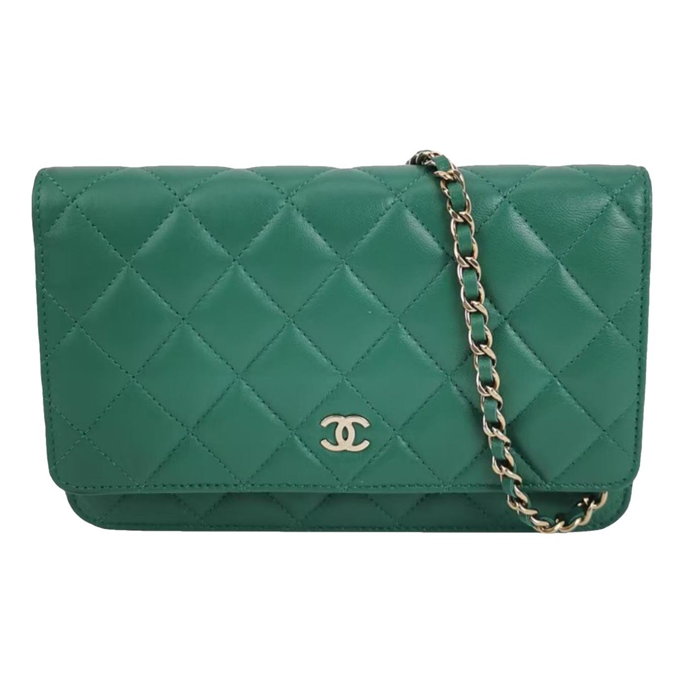 Wallet On Chain leather crossbody bag
