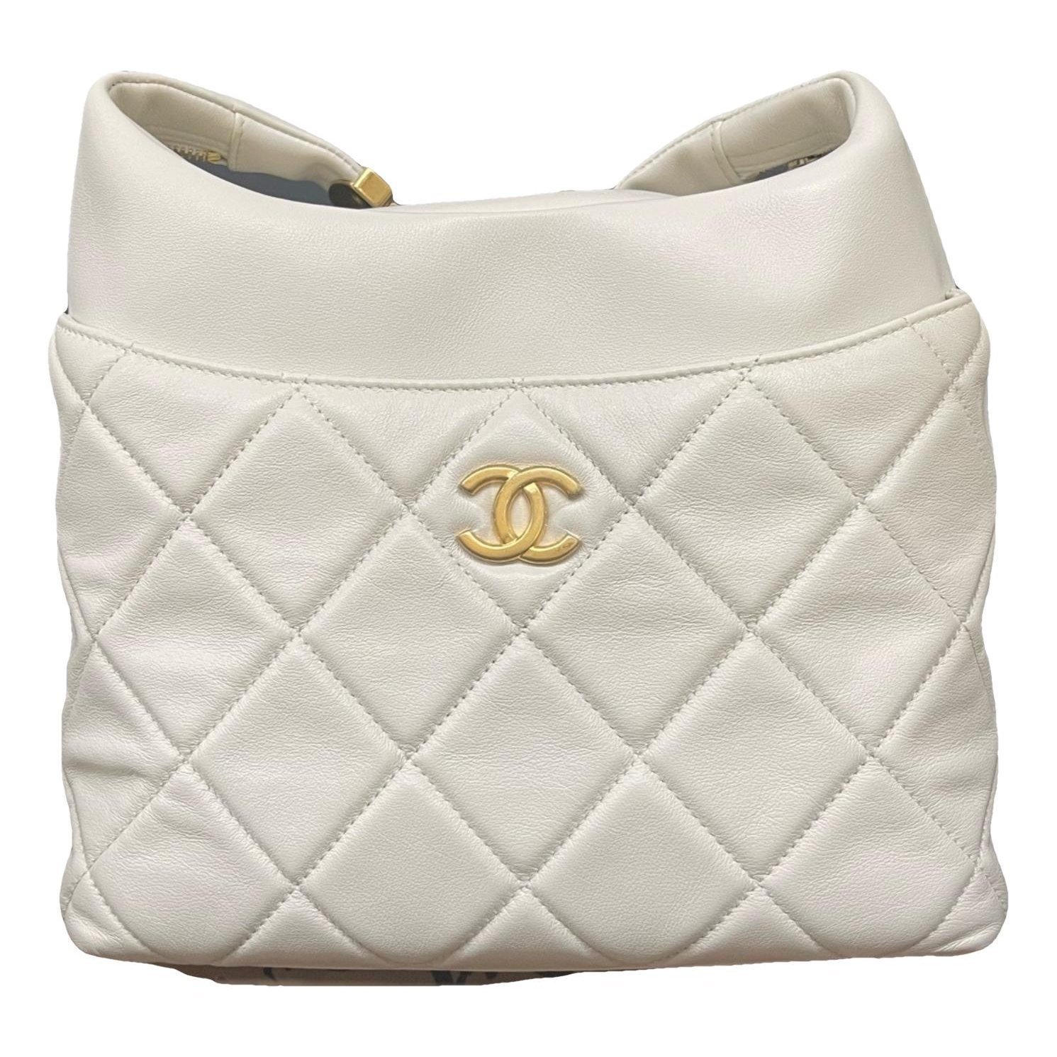 Chanel 22 leather handbag