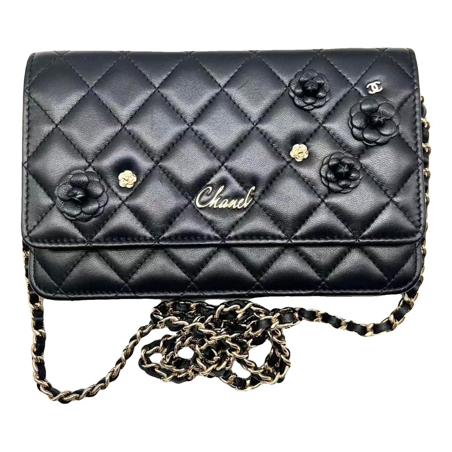 Wallet On Chain leather crossbody bag