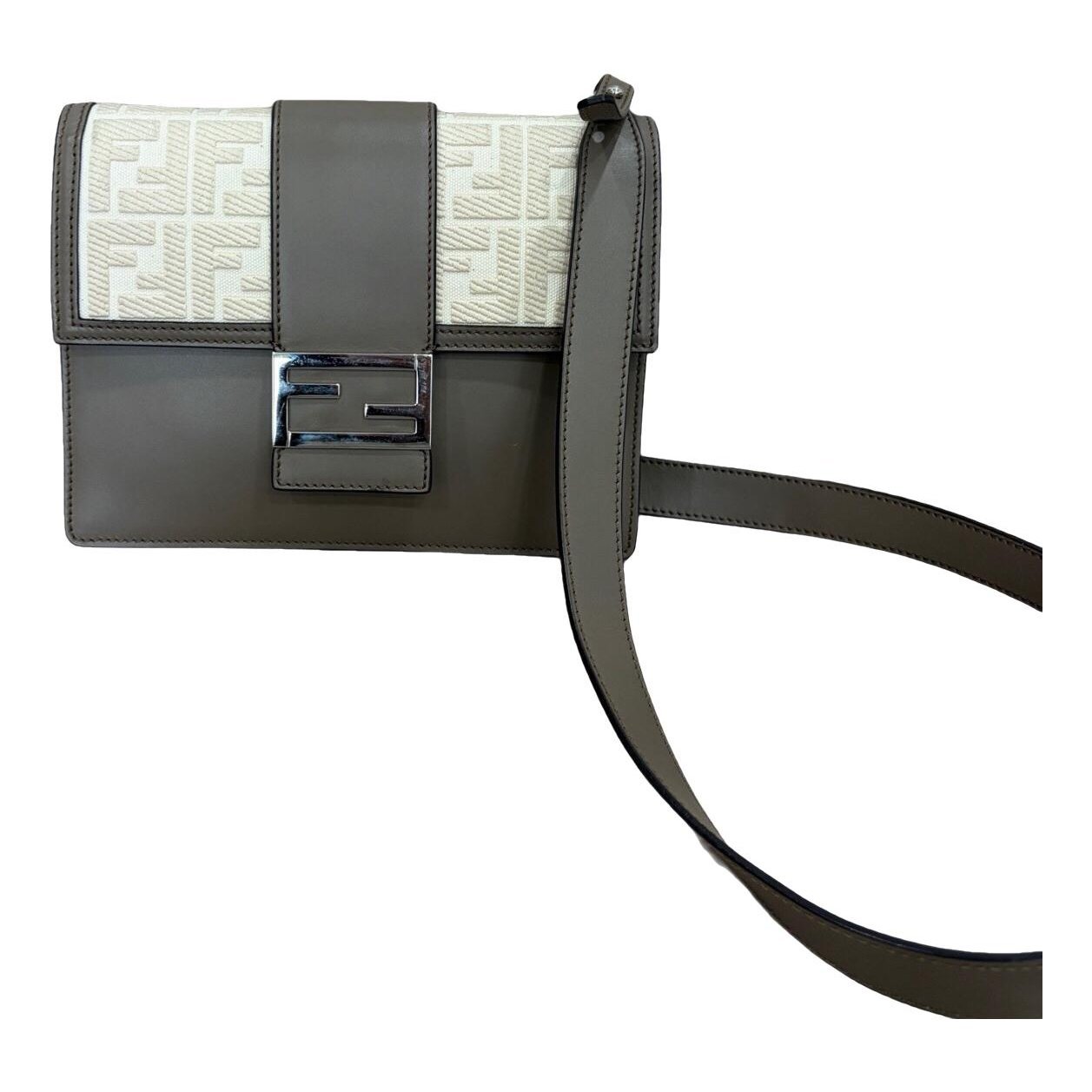 Baguette leather handbag
