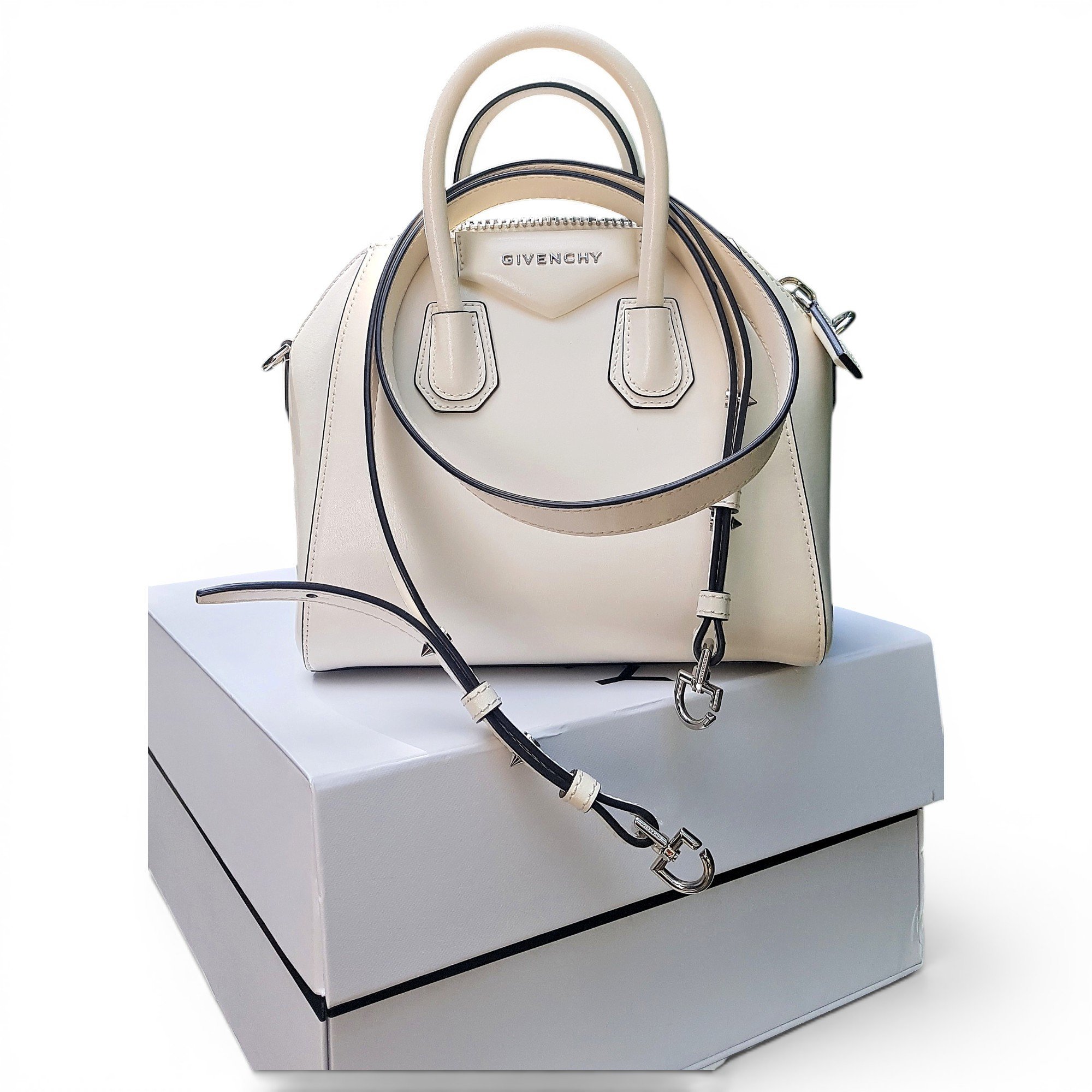 Antigona leather handbag