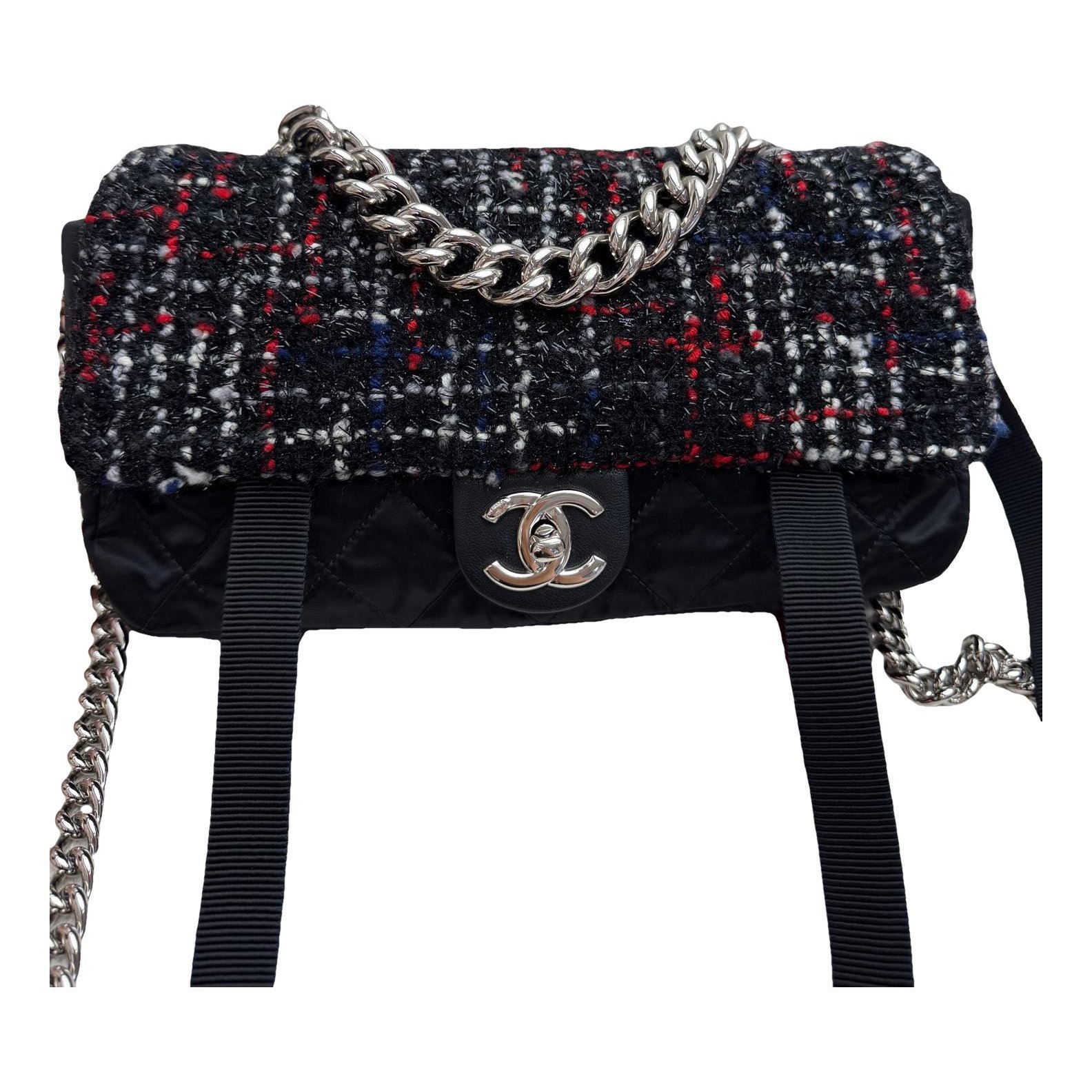Timeless/Classique tweed crossbody bag