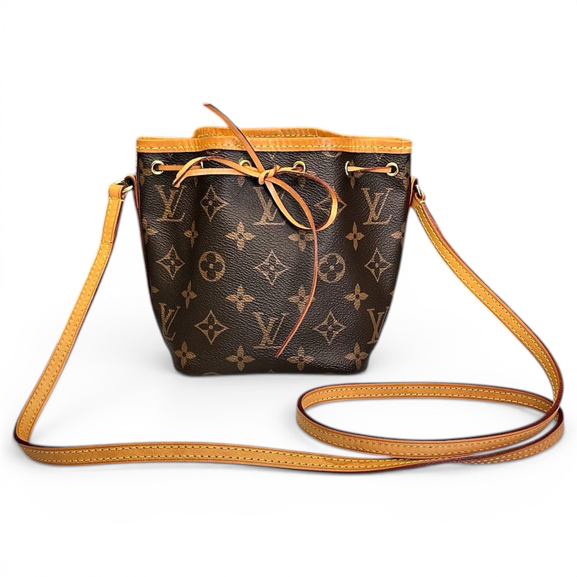 Nano Noé leather handbag