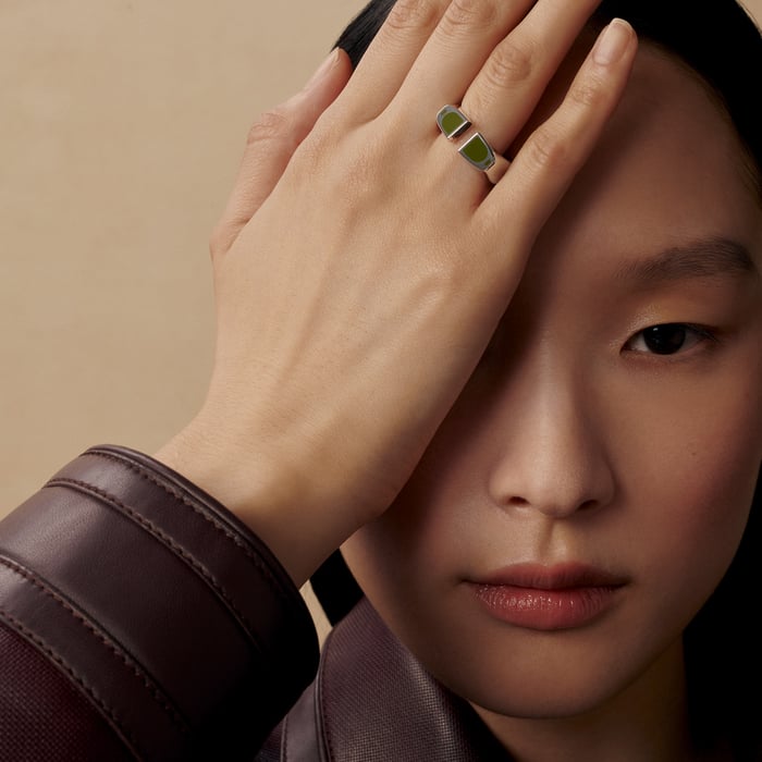 Noir Etrier Ring