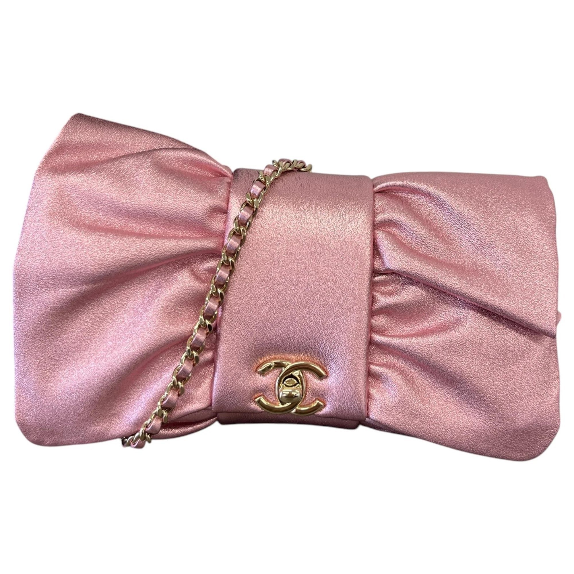 Chanel Leather clutch bag