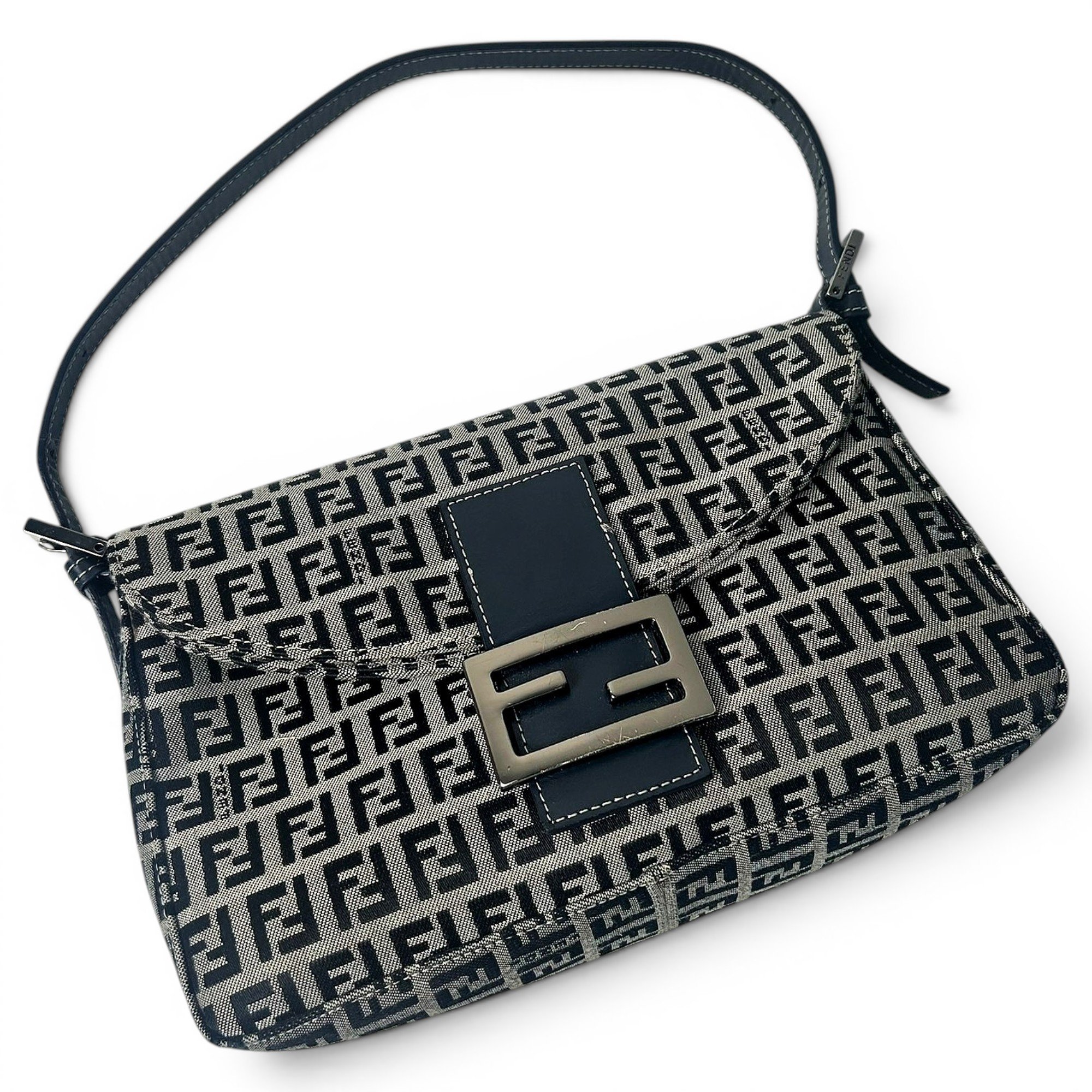 Baguette cloth handbag