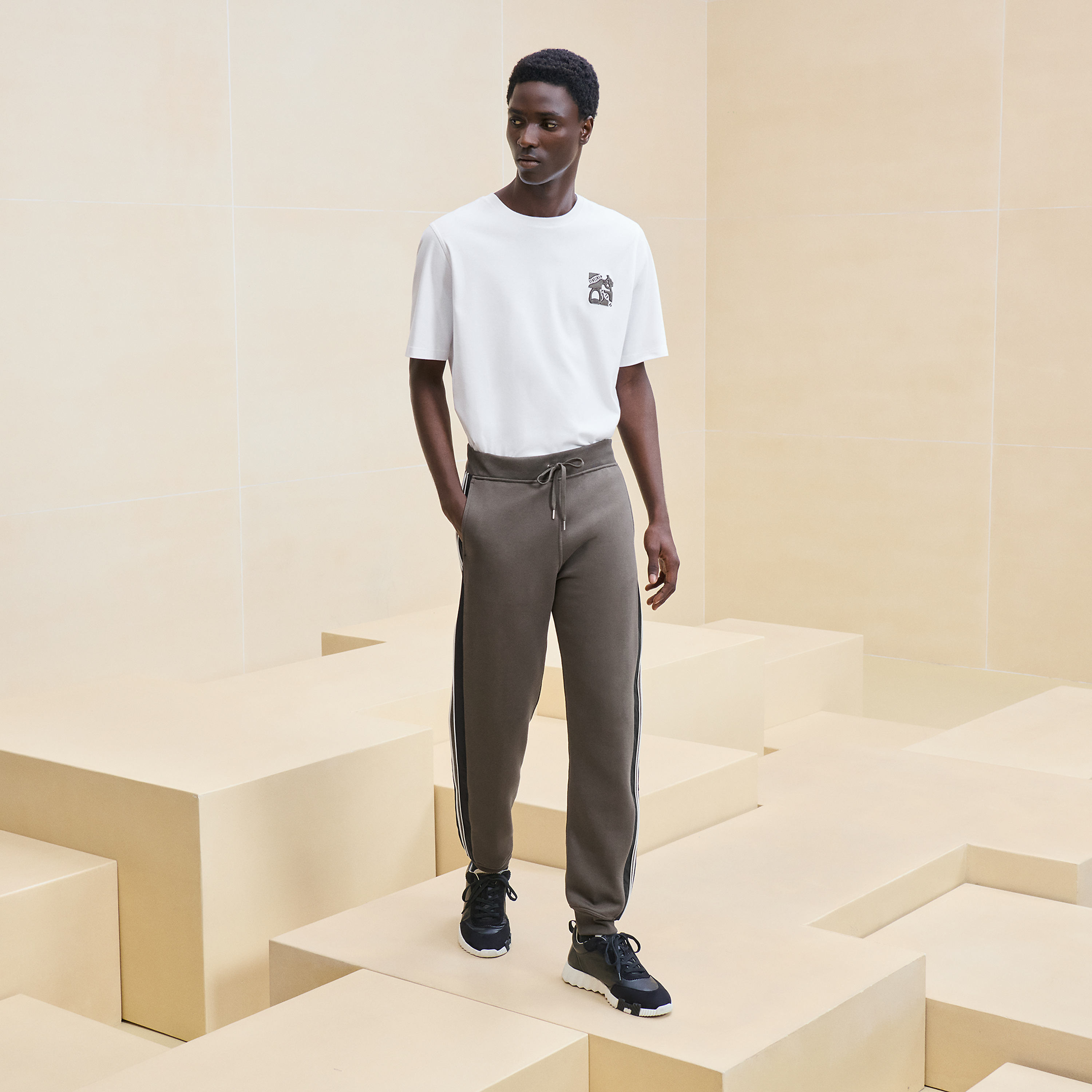 "Run H" jogging pants