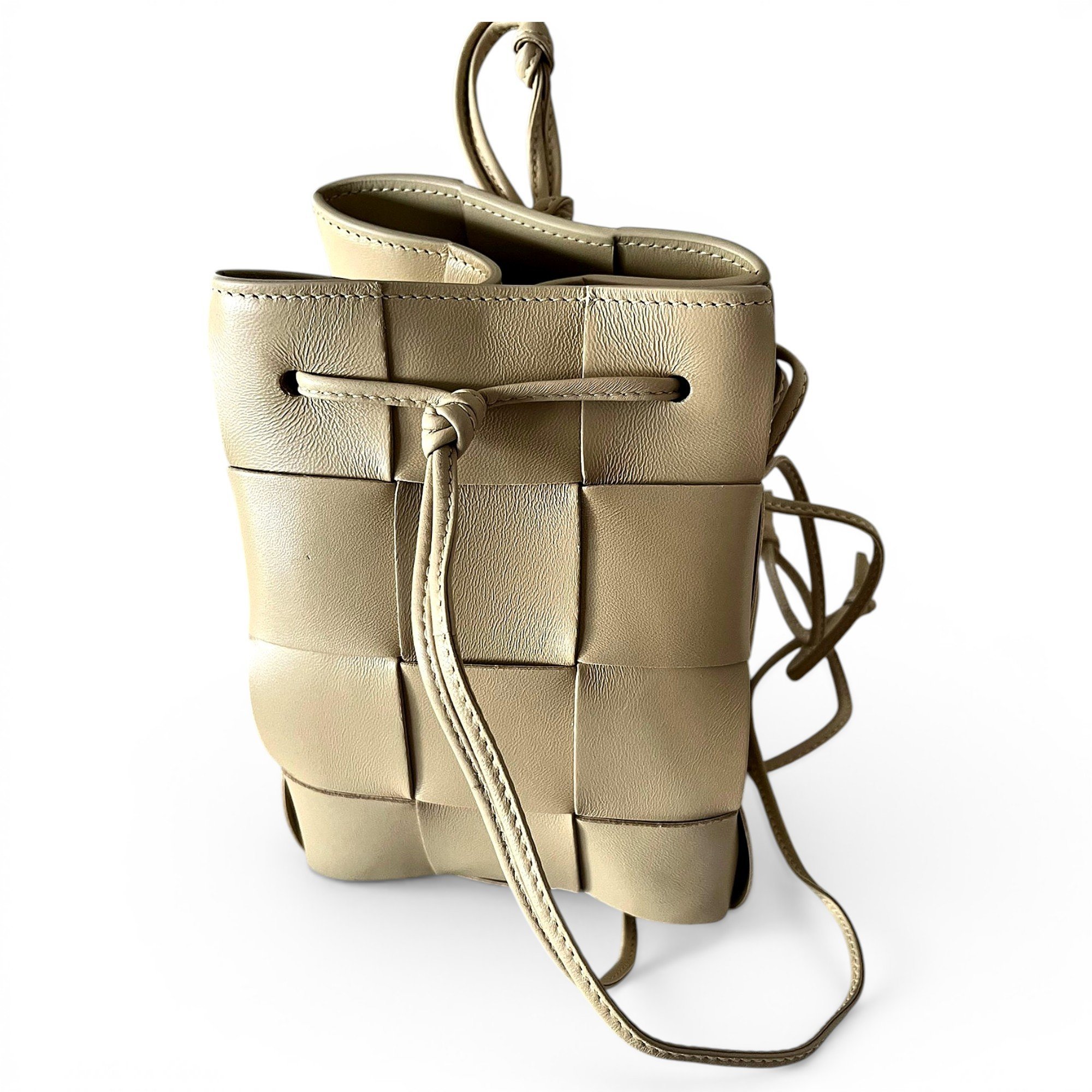 Cassette Bucket leather crossbody bag