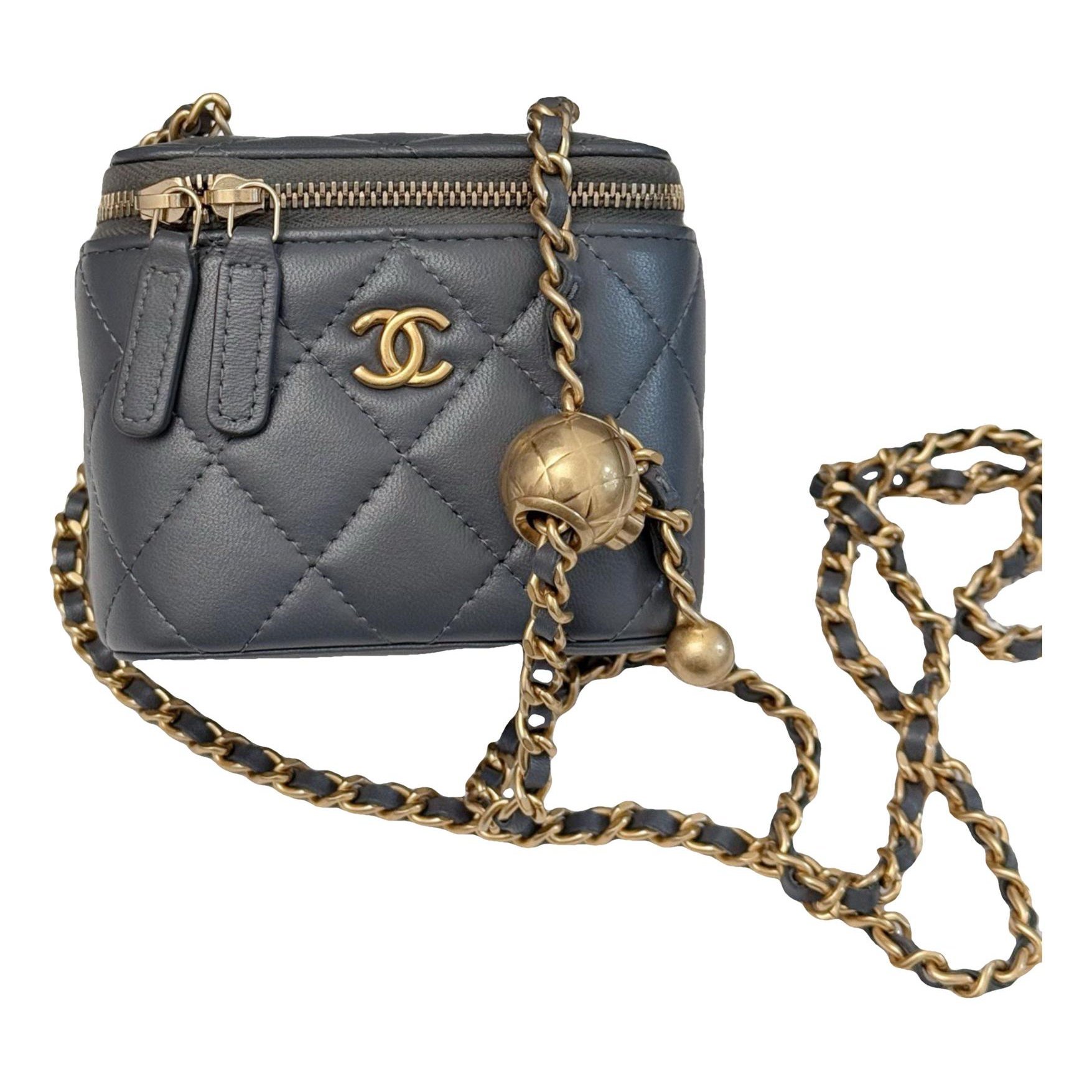 Trendy CC Vanity leather handbag