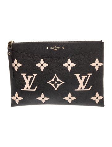 Monogram Giant Daily Pouch