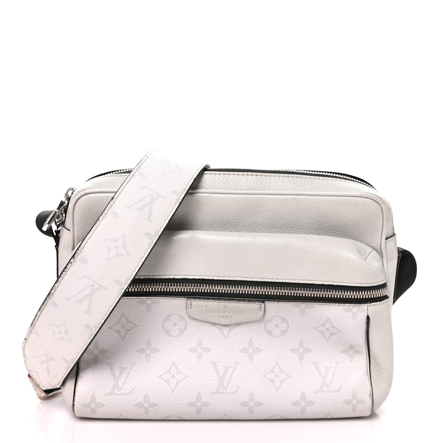 Louis Vuitton Taigarama Outdoor Messenger Antartica