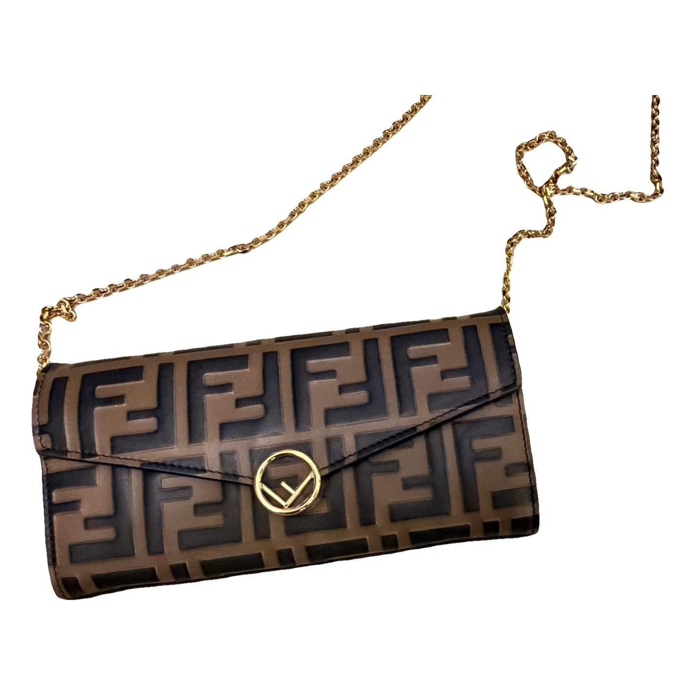 Wallet On Chain leather crossbody bag