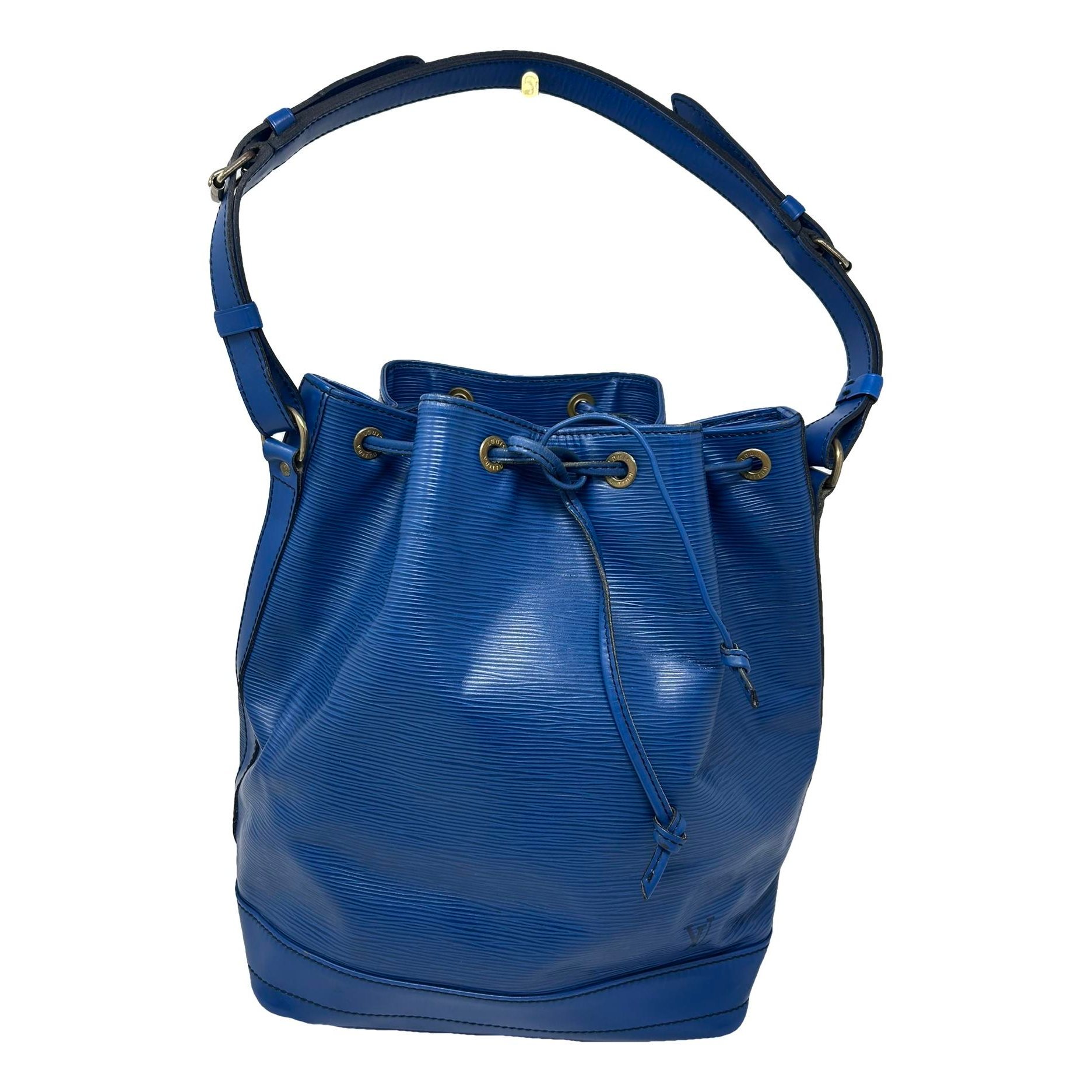 Bucket leather handbag