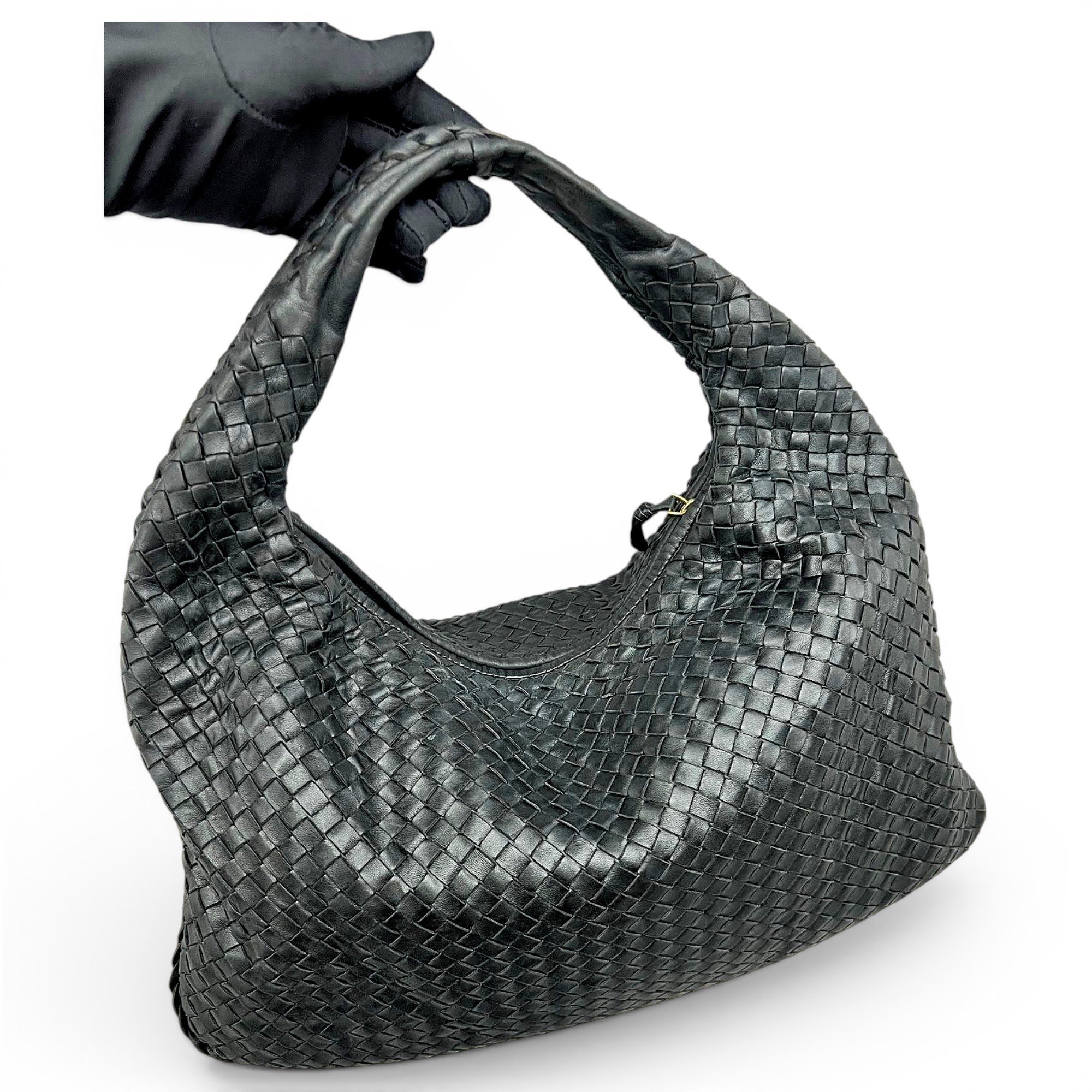 Veneta leather handbag
