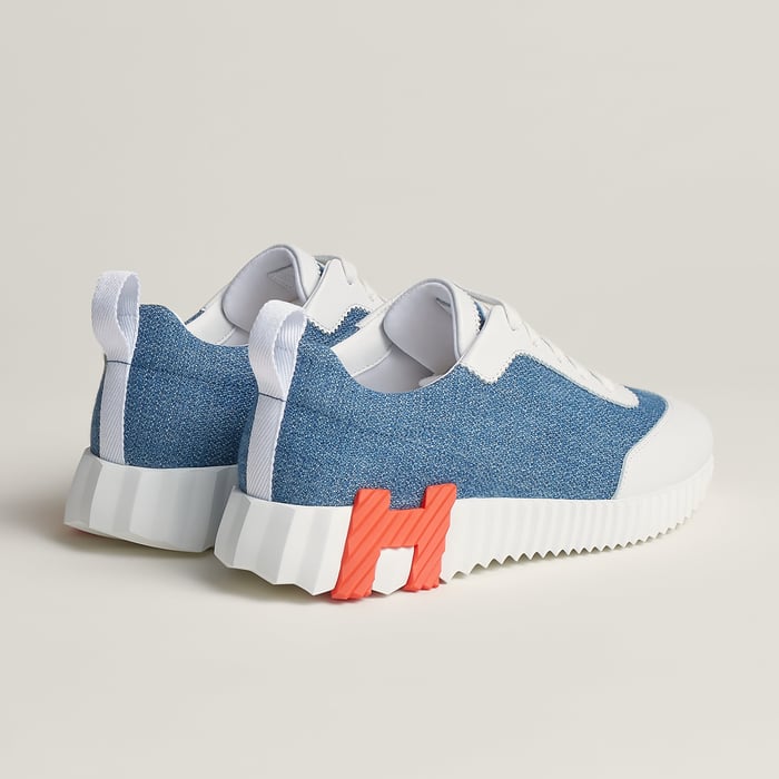 Bouncing Sneaker
