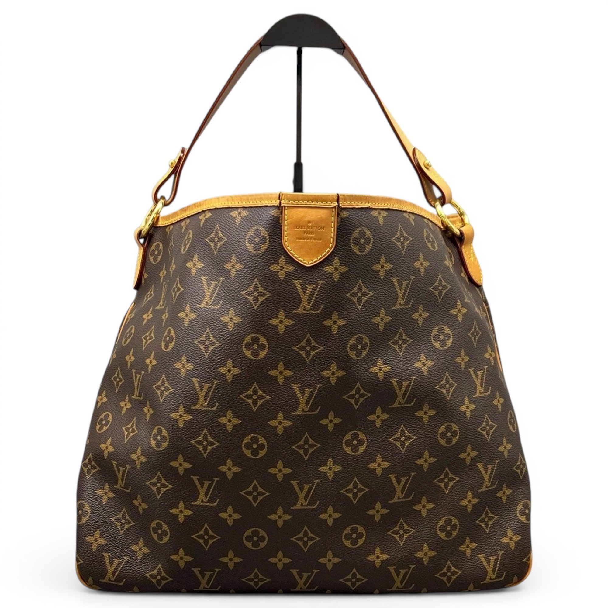 Delightful cloth handbag