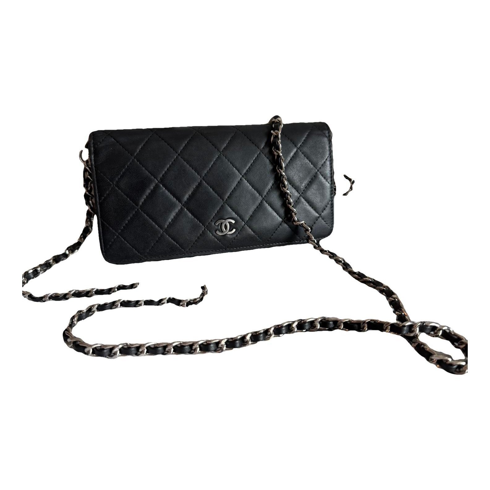 Wallet On Chain Timeless/Classique leather crossbody bag