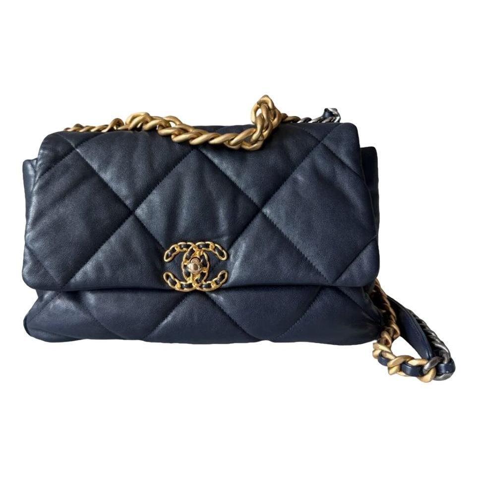 Chanel 19 leather handbag