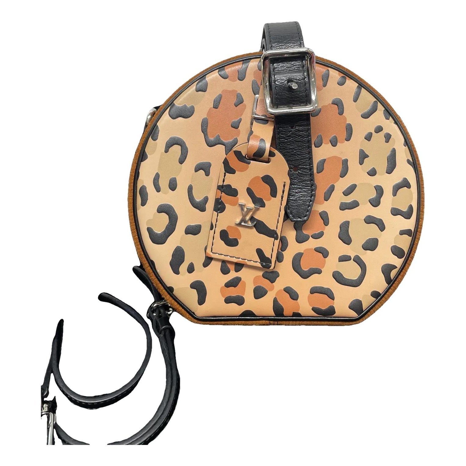 Boîte chapeau souple leather handbag