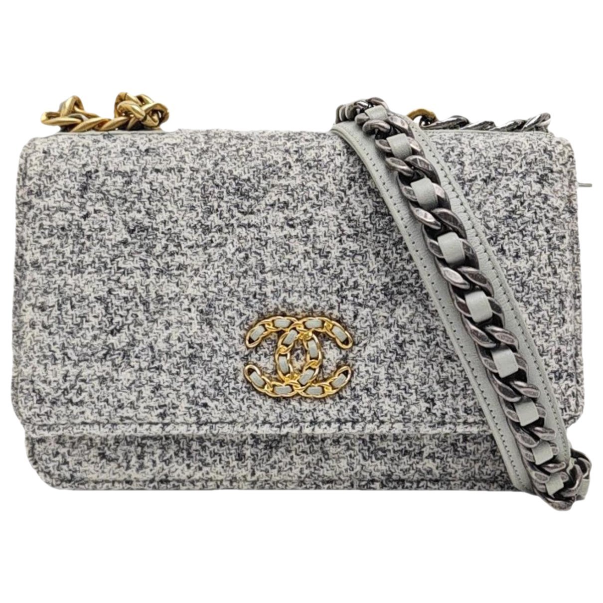 Chanel 19 tweed crossbody bag
